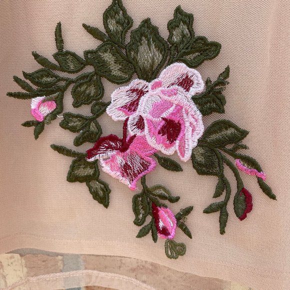 Top Embroidery Floral Size Medium With Camisole - Picture 2 of 9